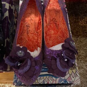 Low heel ladies shoes size 7